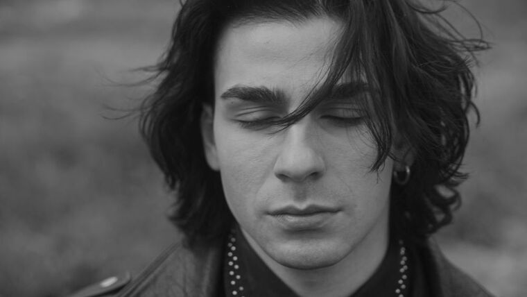 Nakon nastupa na Dori, Devin predstavlja 