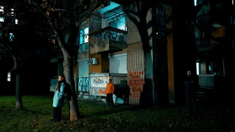 Dina Jashari novim singlom „Gradot“ otkriva intimnu odu Skoplju