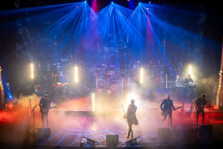 Velika večer u riječkom HNK: Jonathan i Riječki simfonijski orkestar na jednom od najimpresivnijih rock koncerata godine