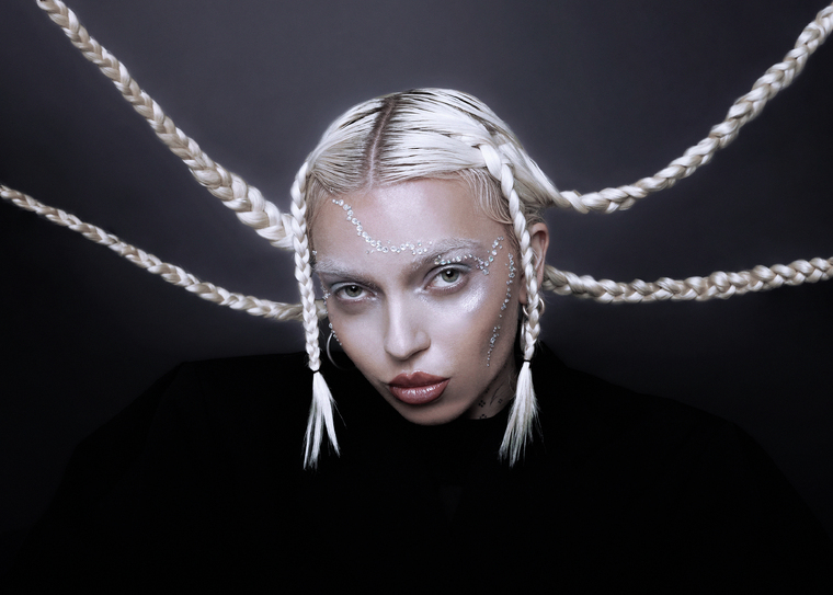 July Jones - queer glazbena zvijezda u usponu predgrupa Palaye Royale u Tvornici kulture