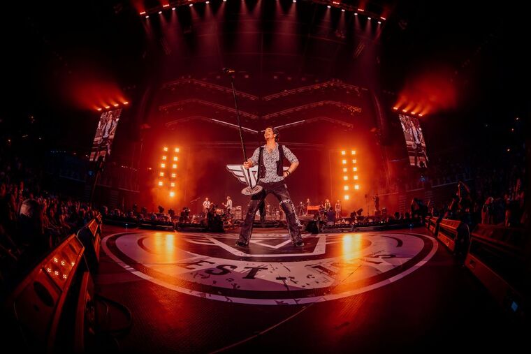 Parni Valjak - Za točno mjesec dana s turnejom 