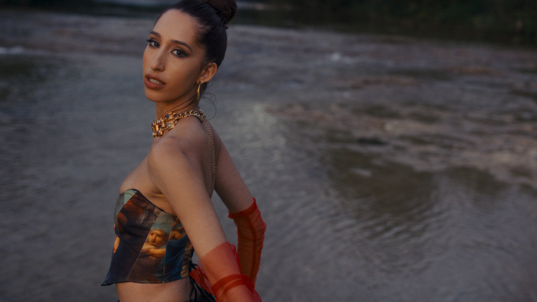 Tia predstavlja hipnotični EP! Dobro došli u 