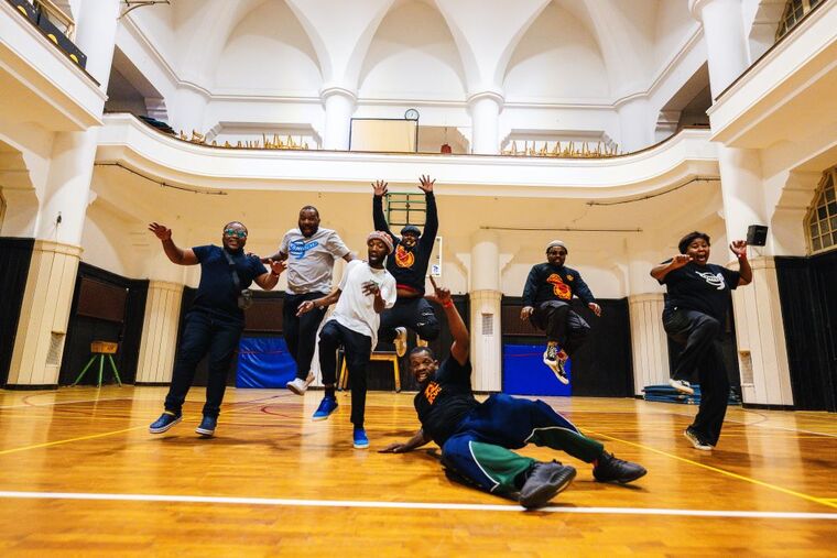 U Močvaru dolazi grupa koja je osvojila ugledne svjetske medije