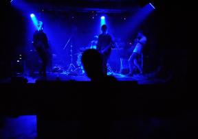 Hladnoća, magla, mrak, Arsta, Namet i Rivers Run Dry u Attacku