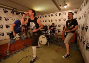 Debeli precjednik, Gužva u 16-ercu & Grupa tvog života u Rijeci