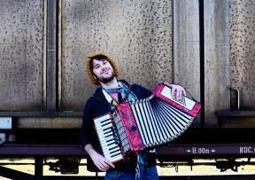 Miki Solus novi album promovira u Tvornici