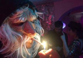 Detective Jones pronašli su se u gužvi i snimili novi videospot