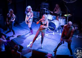 Barb Wire Dolls u KSET-u - Teški Hollywood