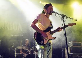 Glazbeni lonac u Kavez dovodi The Yellow Buzz