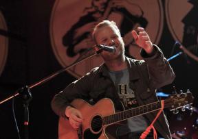 Zvonimir Varga ovog utorka akustično u zagrebačkom Rockmarku!