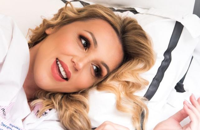 Laura želi zaustaviti vrijeme - poslušajte