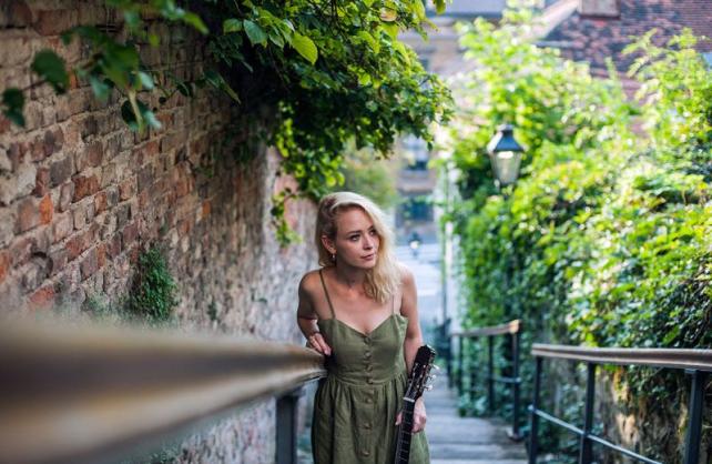 Nina Bajsić gošća Akustike u Rockmarku