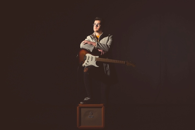 ERIC, kantautor o kojem će se pričati, predstavlja blagdansku pjesmu „Najljepši dar (Božićna)“