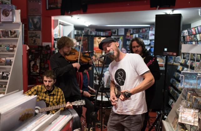 Proslavljen Dan prodavaonica ploča uz podršku domaćih izvođača, brojne popuste i niz glazbenih nastupa!