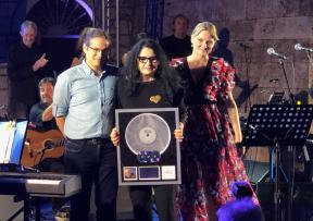 Oliveru dodijeljeno posthumno priznanje za vrhunska diskografska dostignuća