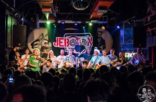 JeboTon ansambl vam želi “Dobro jutro”