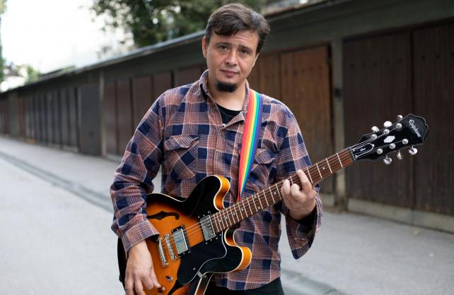 Drito Konj objavio novi singl i posvetio ga asistentici Conana O'Briena