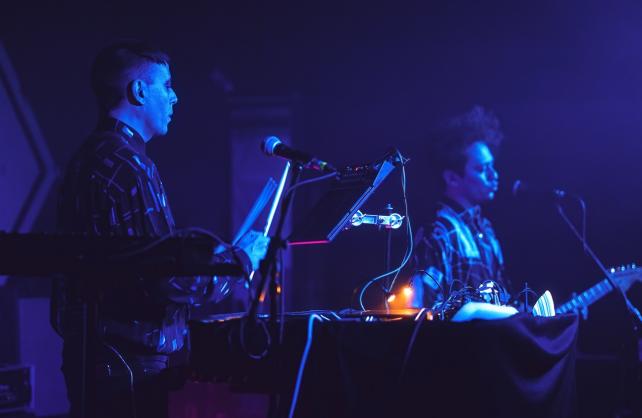 Mračna post-punk atrakcija She Past Away uvela Boogaloo u trans