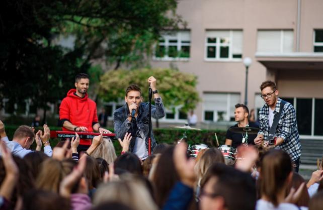 Više od 1000 studenata uključeno u veliki projekt benda Pravila igre