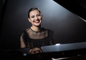 Medea nam predstavlja predivnu ljubavnu baladu „Stranci u našoj sudbini!“