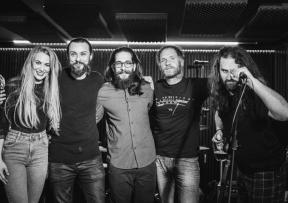 Nastupom u pubu Booze and Blues, grupa LES predstavila aktualni studijski album Bronca i upoznali publiku s novim članom benda!