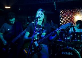 Kantautorica Stroberiz predstavila pjesmu “Zajedno”