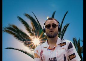 Matija Cvek nas novim singlom vodi na plažu!